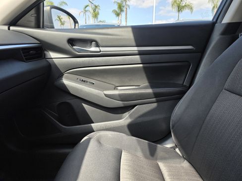 Used 2022 Nissan Altima 2.5 SV image 14