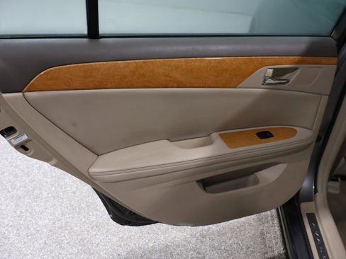 Used 2005 Toyota Avalon XLS image 19