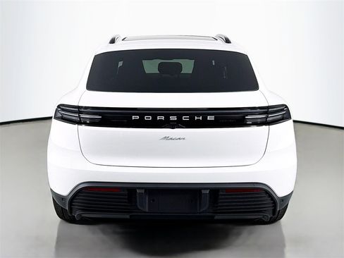 Used 2025 Porsche Macan Electric image 10