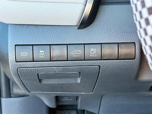 Used 2024 Toyota Camry SE image 10