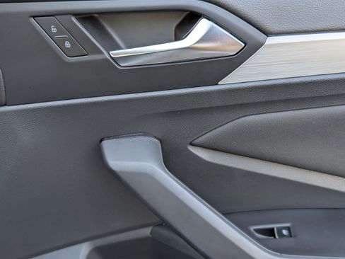 Used 2025 Volkswagen Jetta S image 21