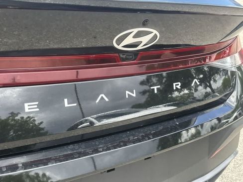 Used 2025 Hyundai Elantra Sport FWD image 10