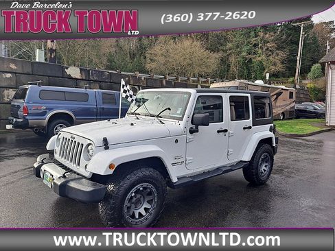 Used 2017 Jeep Wrangler Unlimited Sahara w/ Connectivity Group image 9