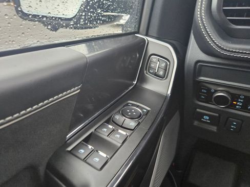 Used 2025 Ford F150 Lightning Platinum image 17