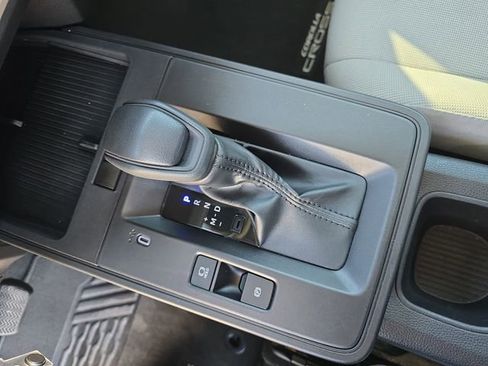 Used 2026 Toyota Corolla Cross L image 24