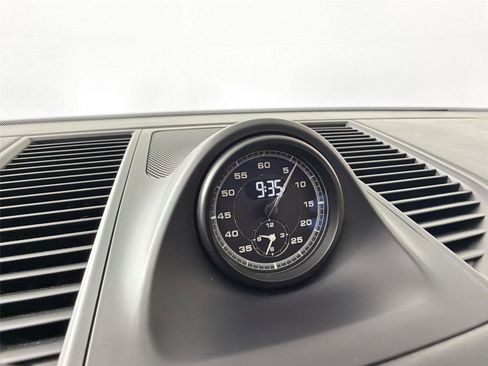Certified 2023 Porsche Macan Turbo AWD/4WD image 24