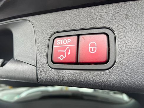 Certified 2022 Mercedes-Benz GLB 250 4MATIC w/ Premium Package Lite image 19