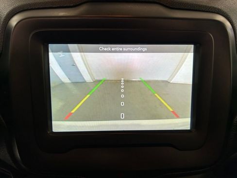 Used 2019 Jeep Renegade Latitude w/ Cold Weather Group FWD image 31