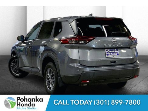 Used 2024 Nissan Rogue S image 10
