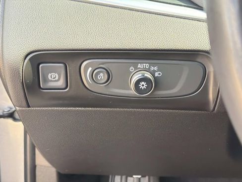 Used 2019 Buick Enclave Essence FWD image 26