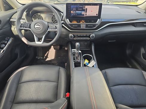 Used 2024 Nissan Altima 2.5 SR w/ SR Premium Package image 16