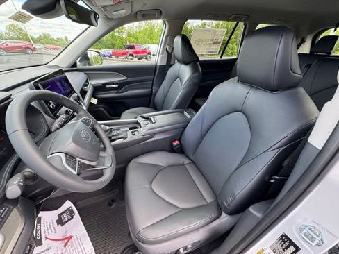 New 2026 Toyota Grand Highlander AWD image 13