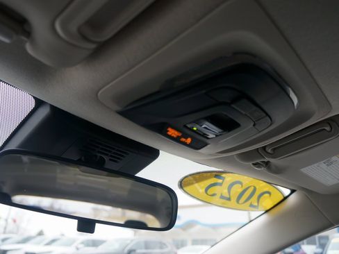 Used 2025 Toyota Corolla LE image 28