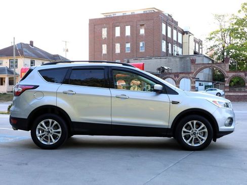 Used 2018 Ford Escape SE image 8