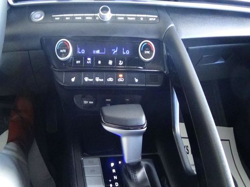 Used 2025 Hyundai Elantra SEL FWD image 21