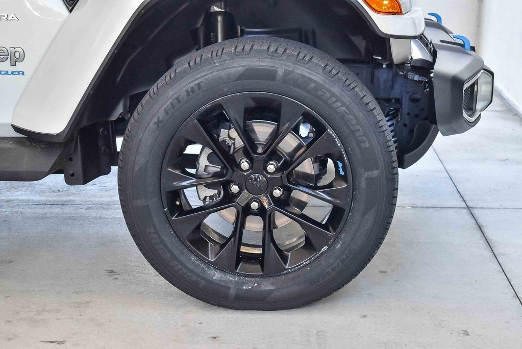 Used 2023 Jeep Wrangler Unlimited Sahara AWD/4WD image 9