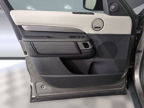 Certified 2025 Land Rover Discovery Dynamic SE image 19