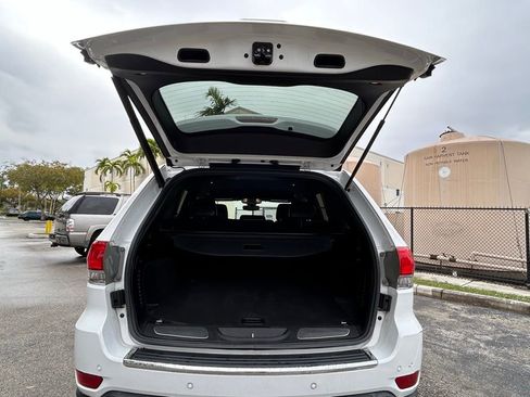 Used 2018 Jeep Grand Cherokee Limited image 36