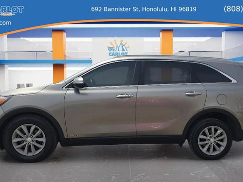 Used 2017 Kia Sorento AWD w/ LX Convenience Package image 6