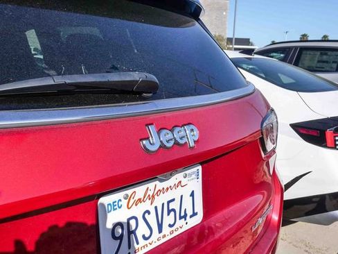 Used 2025 Jeep Compass Limited image 12