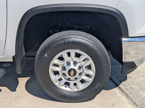 Used 2025 Chevrolet Silverado 2500 LT w/ Convenience Package AWD/4WD image 13