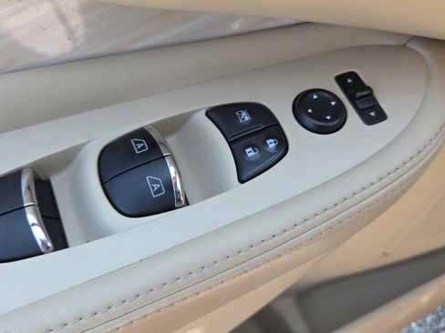 Used 2015 Nissan Murano Platinum w/ Platinum Technology Package FWD image 26