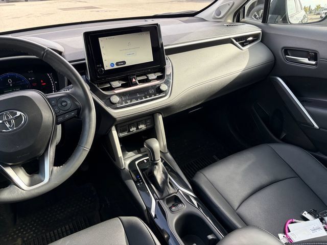 Used 2024 Toyota Corolla Cross XLE w/ Convenience Package AWD/4WD image 18