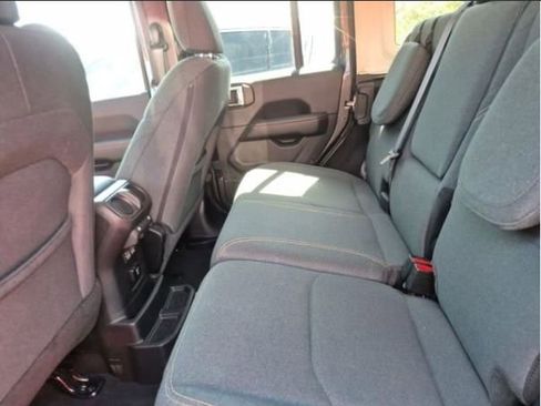 Used 2025 Jeep Wrangler Unlimited Sahara AWD/4WD image 8