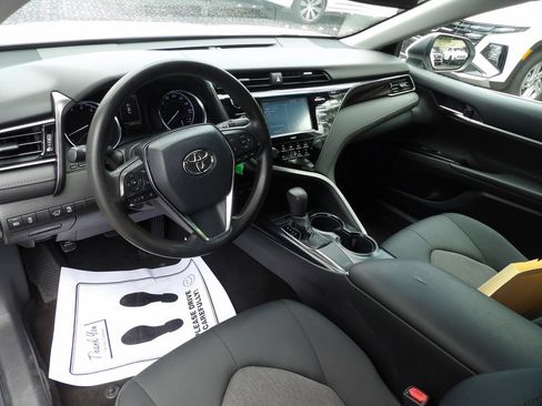 Used 2020 Toyota Camry LE FWD image 9