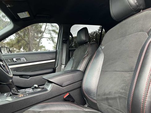 Used 2018 Ford Explorer XLT w/ Equipment Group 202A image 23