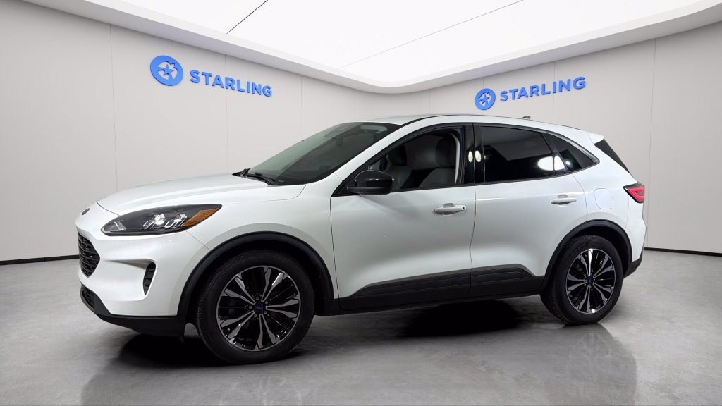 Used 2022 Ford Escape SE w/ SE Sport Appearance Package FWD image 2