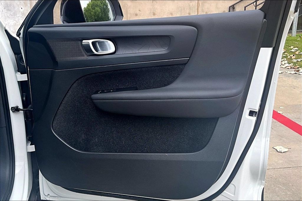 Certified 2023 Volvo C40 P8 Recharge Plus w/ Protection Package Premier AWD/4WD image 25