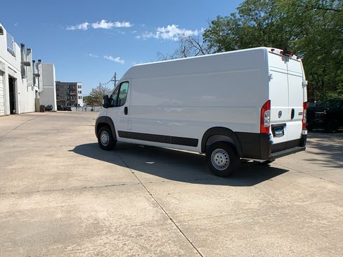 Used 2025 RAM ProMaster 2500 w/ Convenience Group FWD image 3