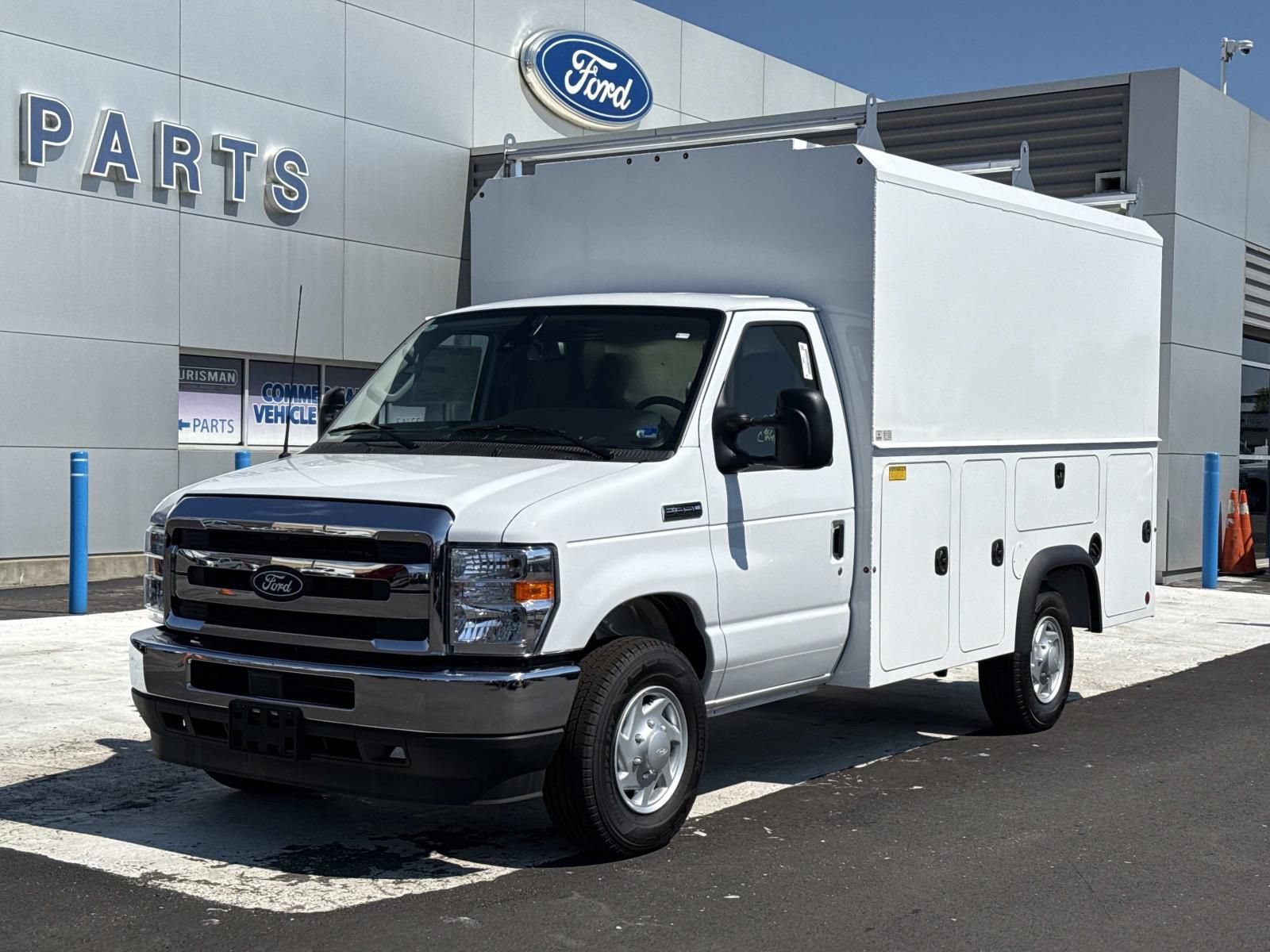 New 2027 Ford E-350 and Econoline 350 Super Duty w/ Power Equipment Group RWD image 7