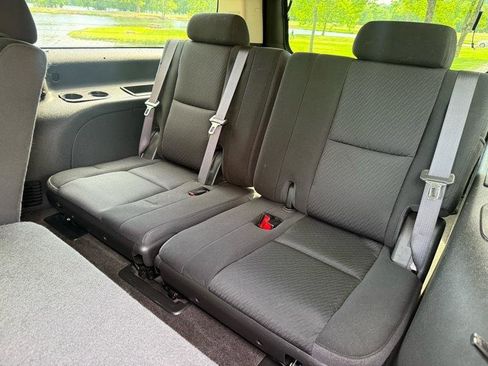 Used 2012 Chevrolet Suburban 2500 LS w/ Convenience Package 1 AWD/4WD image 18
