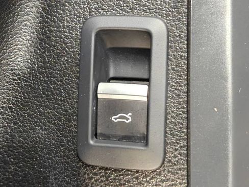 Used 2025 Audi Q5 2.0T Premium AWD/4WD image 52