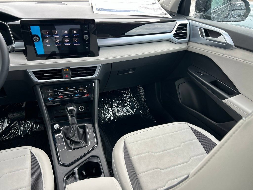 New 2026 Volkswagen Taos SE FWD image 11