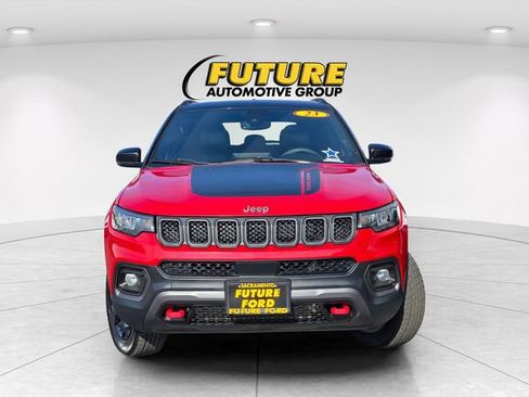 Used 2023 Jeep Compass Trailhawk image 2
