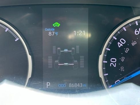 Used 2022 Toyota RAV4 LE AWD/4WD image 23