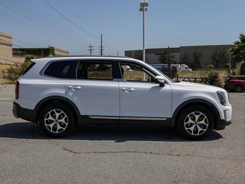 Used 2022 Kia Telluride EX AWD/4WD image 3
