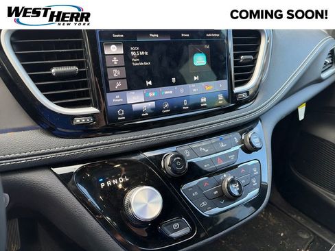 Used 2026 Chrysler Pacifica Select w/ S Appearance Package FWD image 9