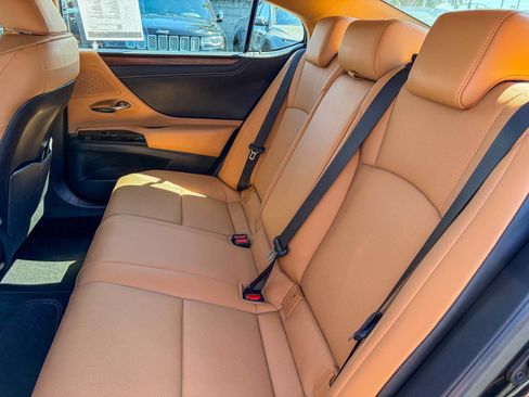 Certified 2024 Lexus ES 300h w/ Premium Package FWD image 18