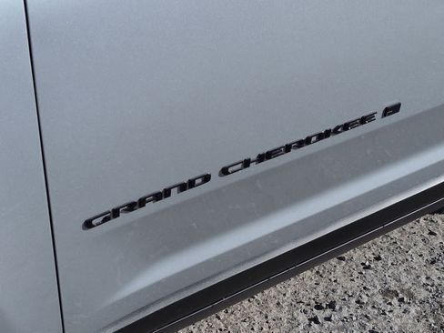 New 2025 Jeep Grand Cherokee Altitude AWD/4WD image 13