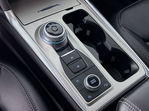 Used 2023 Ford Explorer XLT w/ Equipment Group 202A image 19