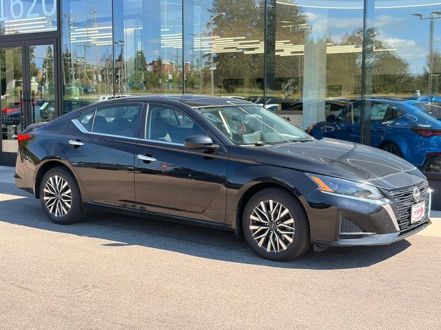 Used 2023 Nissan Altima 2.5 SV w/ SV Premium Package AWD/4WD image 2