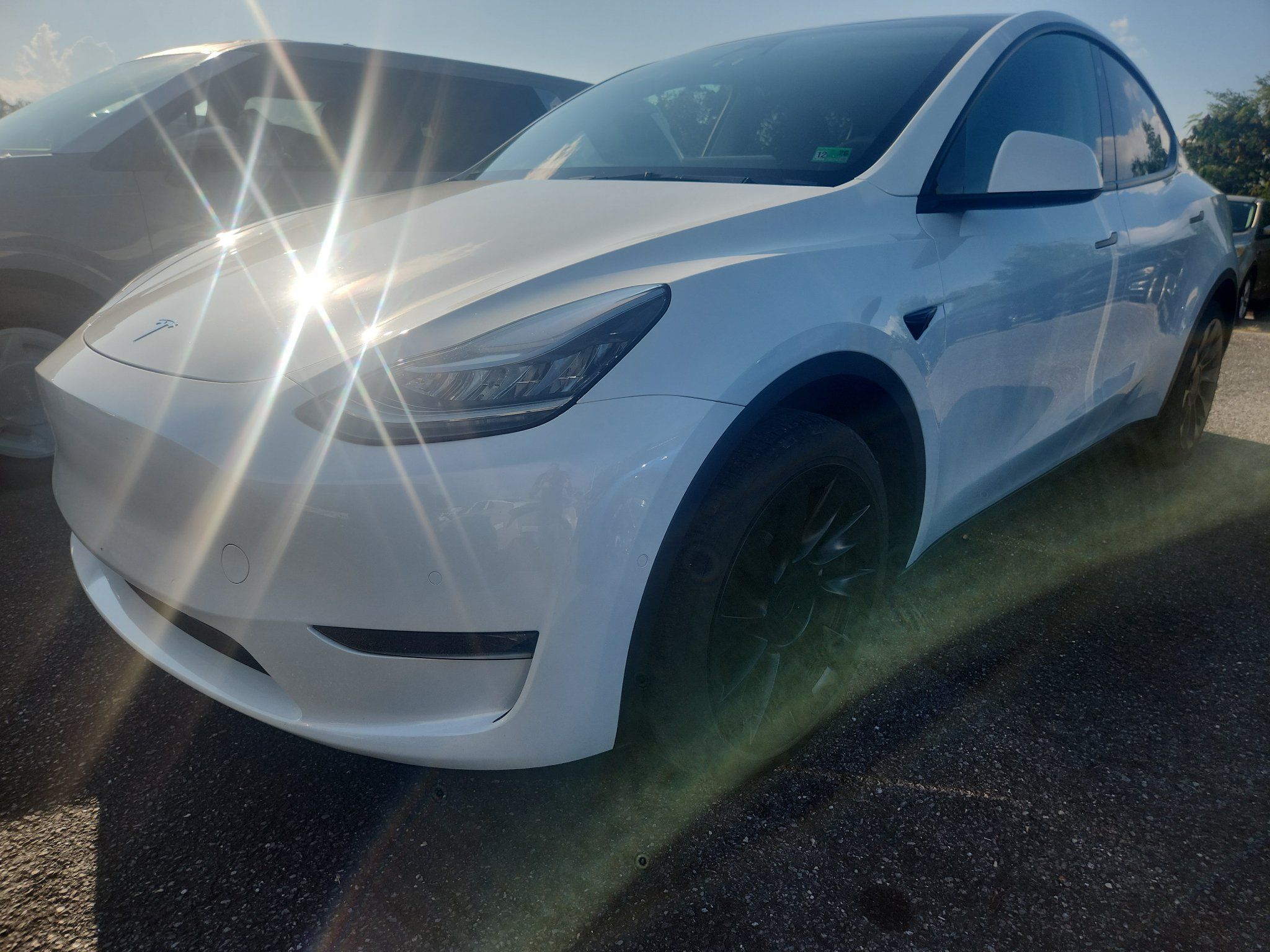 Used 2022 Tesla Model Y Long Range AWD/4WD image 2