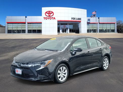 Used 2024 Toyota Corolla LE image 2