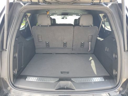 Used 2024 Chevrolet Suburban RST RWD image 30