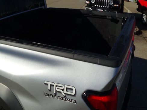 Used 2024 Toyota Tacoma TRD Off-Road image 9
