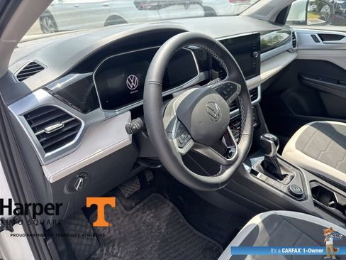 Used 2025 Volkswagen Taos SE w/ Panoramic Sunroof Package AWD/4WD image 14